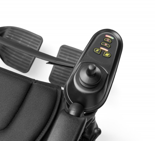 Detail joysticku Elektrického invalidního vozíku ElectricTIM I, intuitivní ovládání s podsvícenými tlačítky