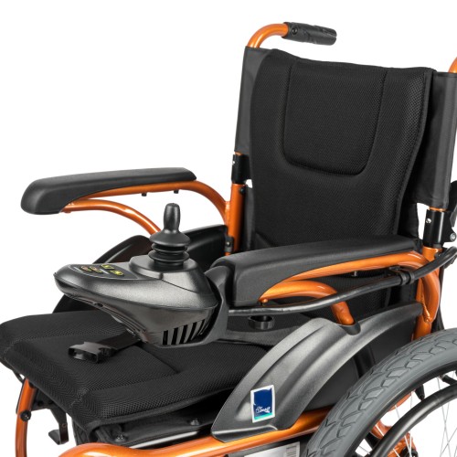 Boční pohled na joystick, sedátko a opěrku Elektrického invalidního vozíku ElectricTIM I, ergonomický design