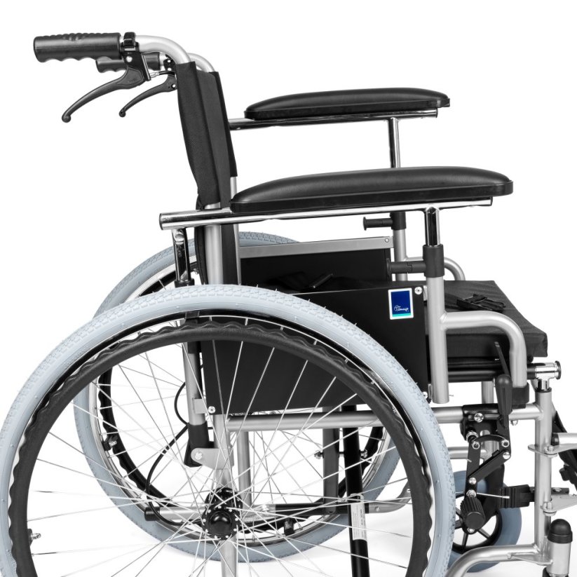 Invalidní vozík CLASSIC-TIM, detail boční konstrukce, plná zadní kola a stabilní rám