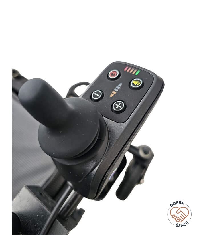Detail joysticku pro ovládání elektrického vozíku na Pásovém Schodolezu a Elektrickém Vozíku 2v1 Optimus HLD06, přesné řízení