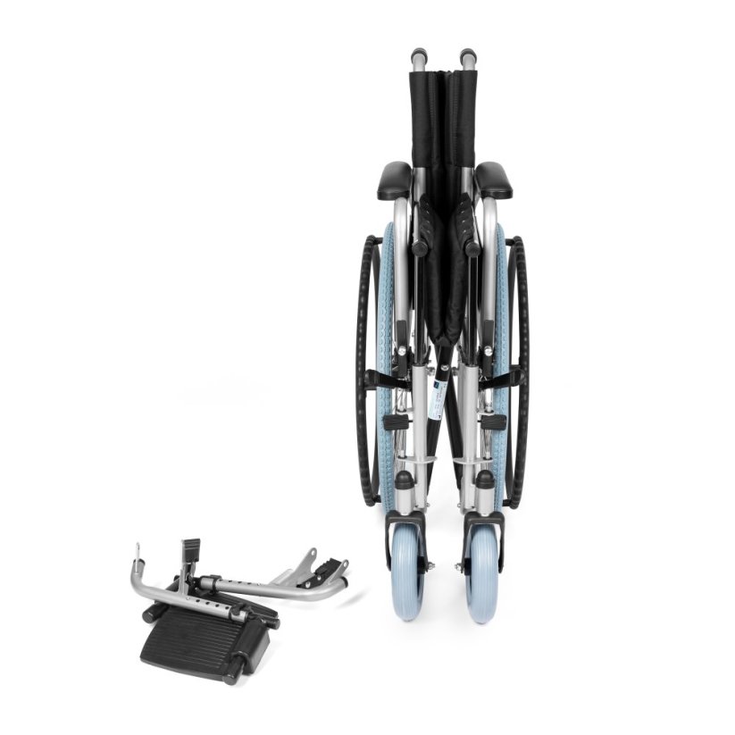 Složený BASIC-TIM s odnímatelnými podnožkami položenými vedle.