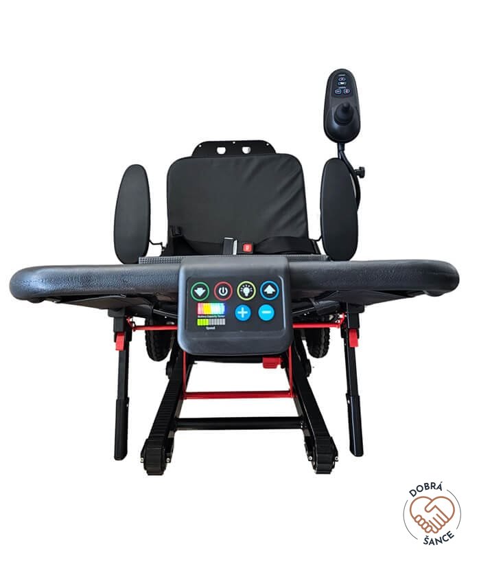 Pohled shora na Schodolez a Elektrický Vozík 3v1 Optimus HLD04, viditelný ovládací panel a pásový mechanismus pro bezpečný pohyb