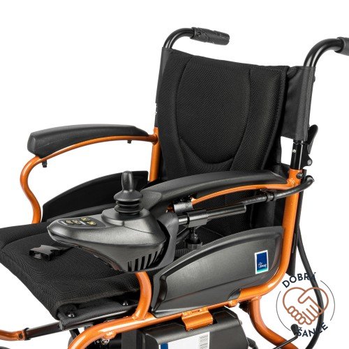 Elektrický invalidní vozík ElectricTIM II, boční pohled na joystick, sedátko a opěrku