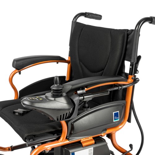 Elektrický invalidní vozík ElectricTIM II, boční pohled na joystick, sedátko a opěrku