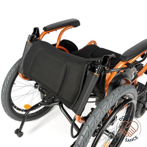 Detail zadní opěrky Elektrického invalidního vozíku ElectricTIM I, ergonomické provedení pro pohodlí