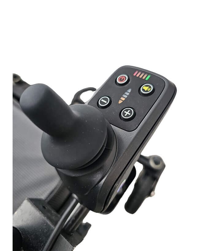 Detail joysticku pro ovládání elektrického vozíku na Pásovém Schodolezu a Elektrickém Vozíku 2v1 Optimus HLD06, přesné řízení
