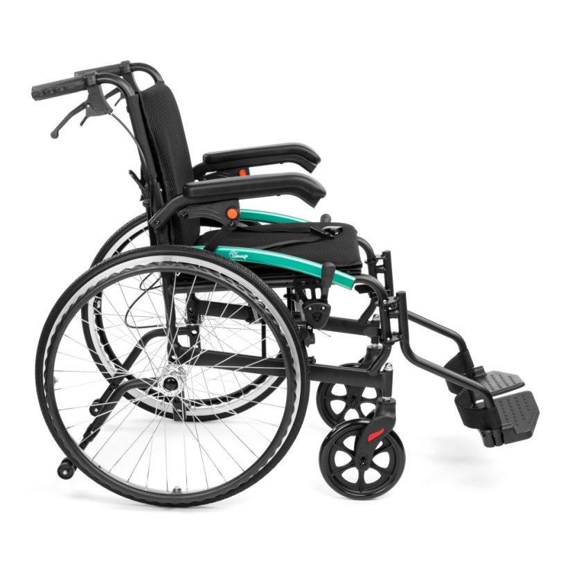 Invalidní vozík ACTIV-TIM z boku, sklopná opěrka zad a odnímatelné područky, kompaktní konstrukce