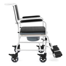 Boční pohled na Toaletní křeslo pojízdné TRANSPORT-TIM, ergonomický design, stabilní podnožky a sklopné područky
